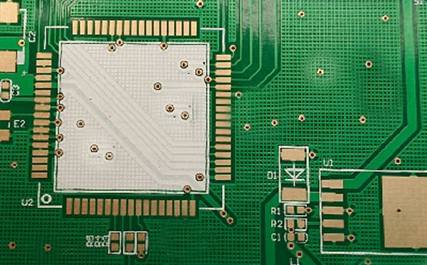 PCBA上的導通孔 PCBA上的導通孔